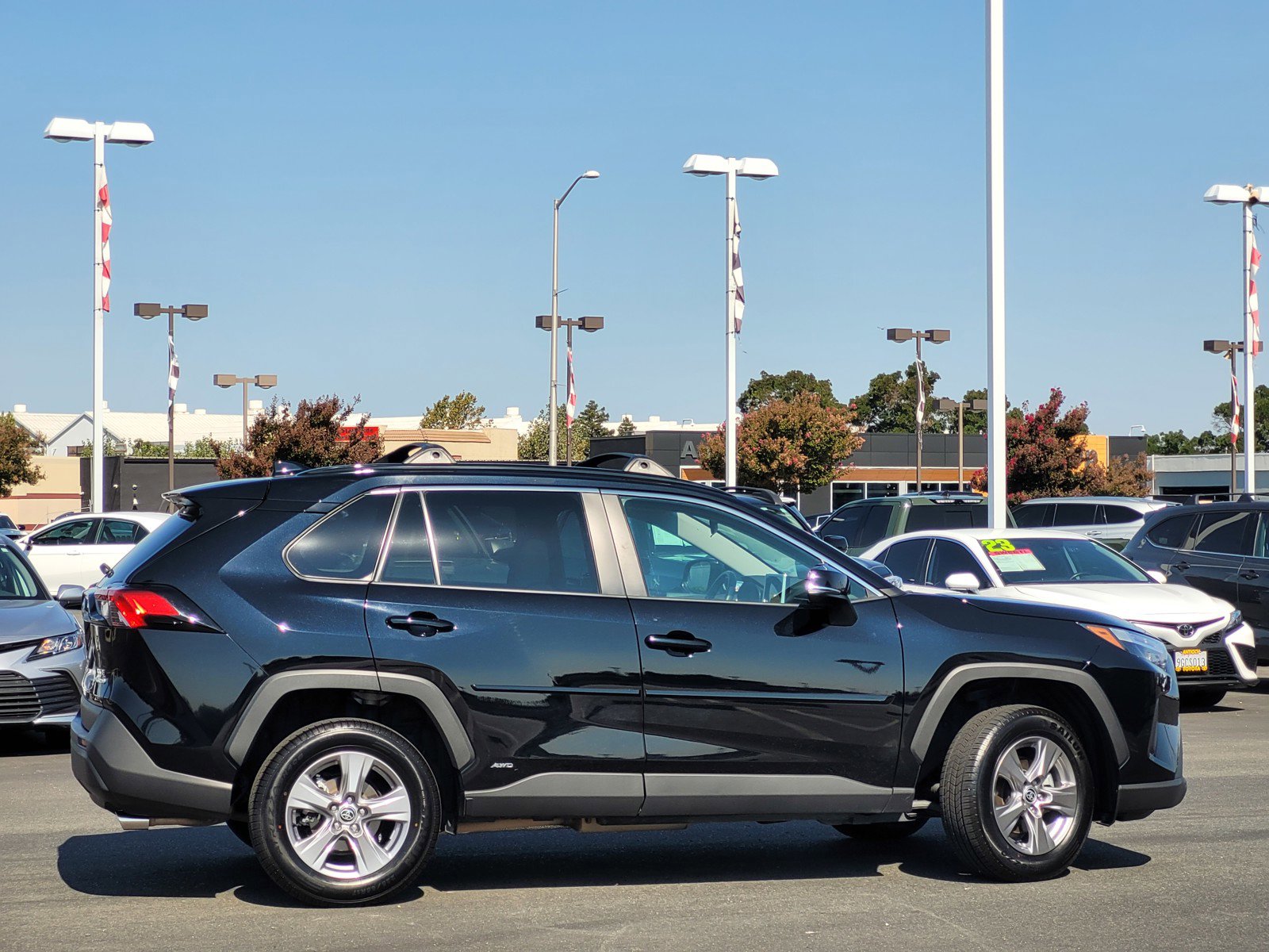 2023 Toyota RAV4 Hybrid XLE photo 2