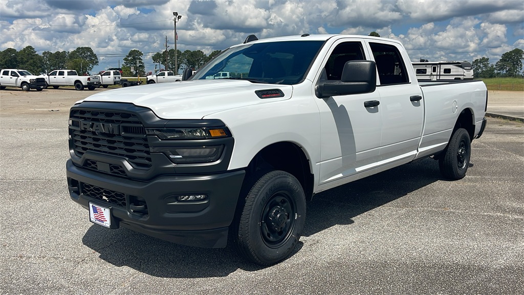 2025 Ram 2500 Tradesman photo 4