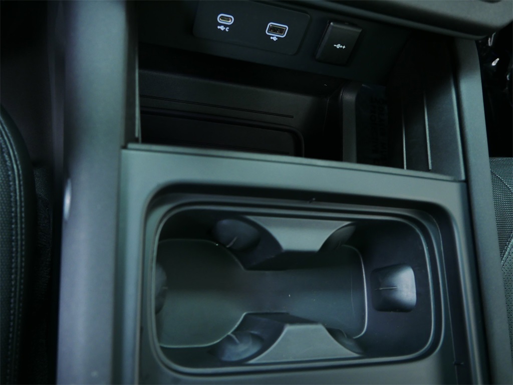 2023 Land Rover Defender 110 X-Dynamic SE photo 19