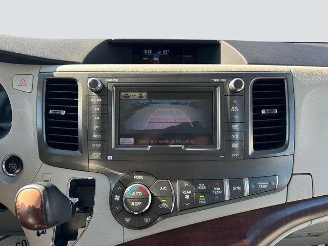 2011 Toyota Sienna Limited photo 21