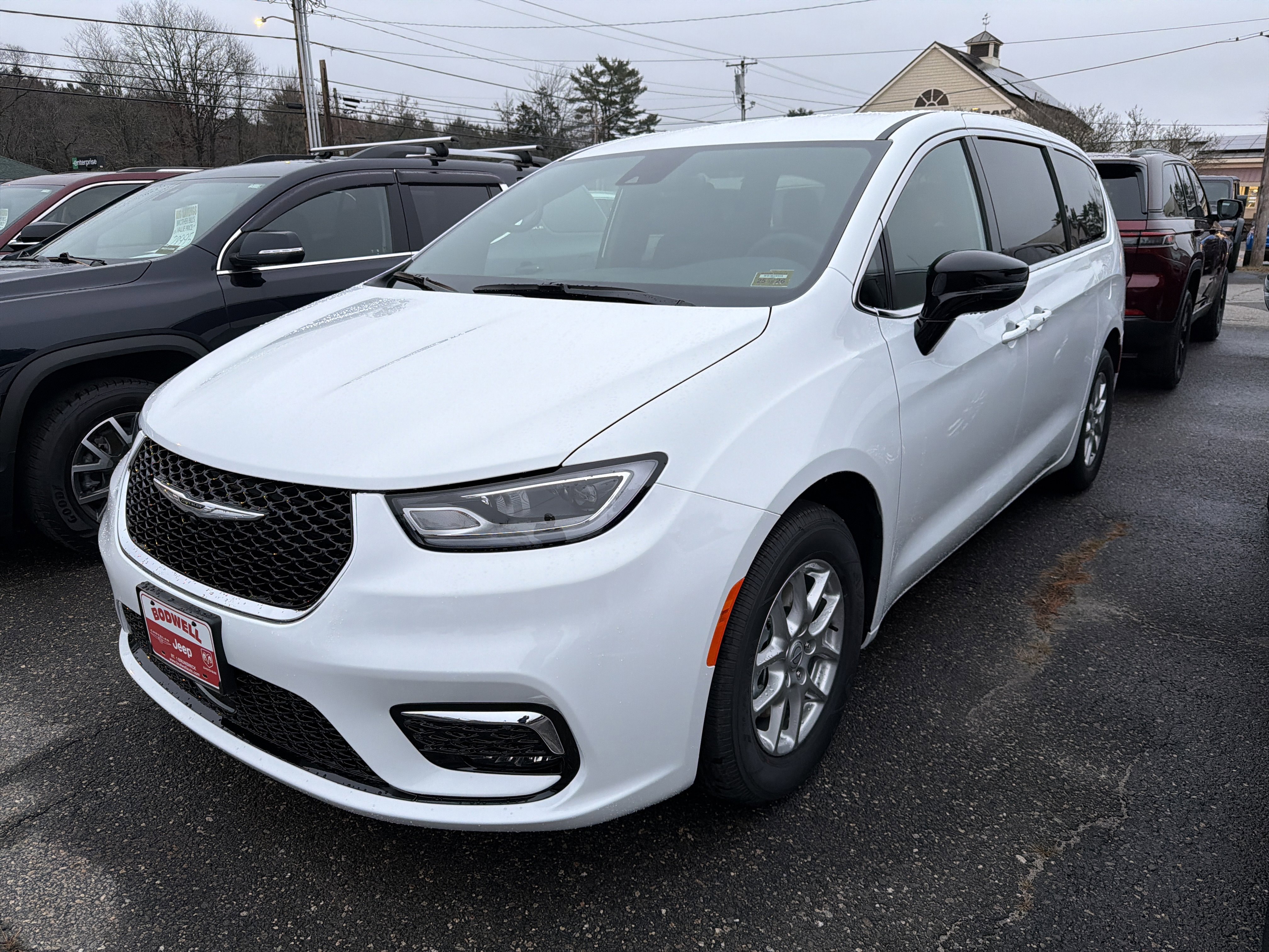 2026 Chrysler Pacifica Select's photo