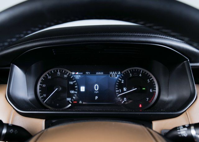 2023 Land Rover Discovery Metropolitan Edition photo 18