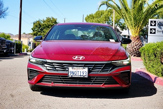 Used 2025 Red Hyundai SEL Sport image 4