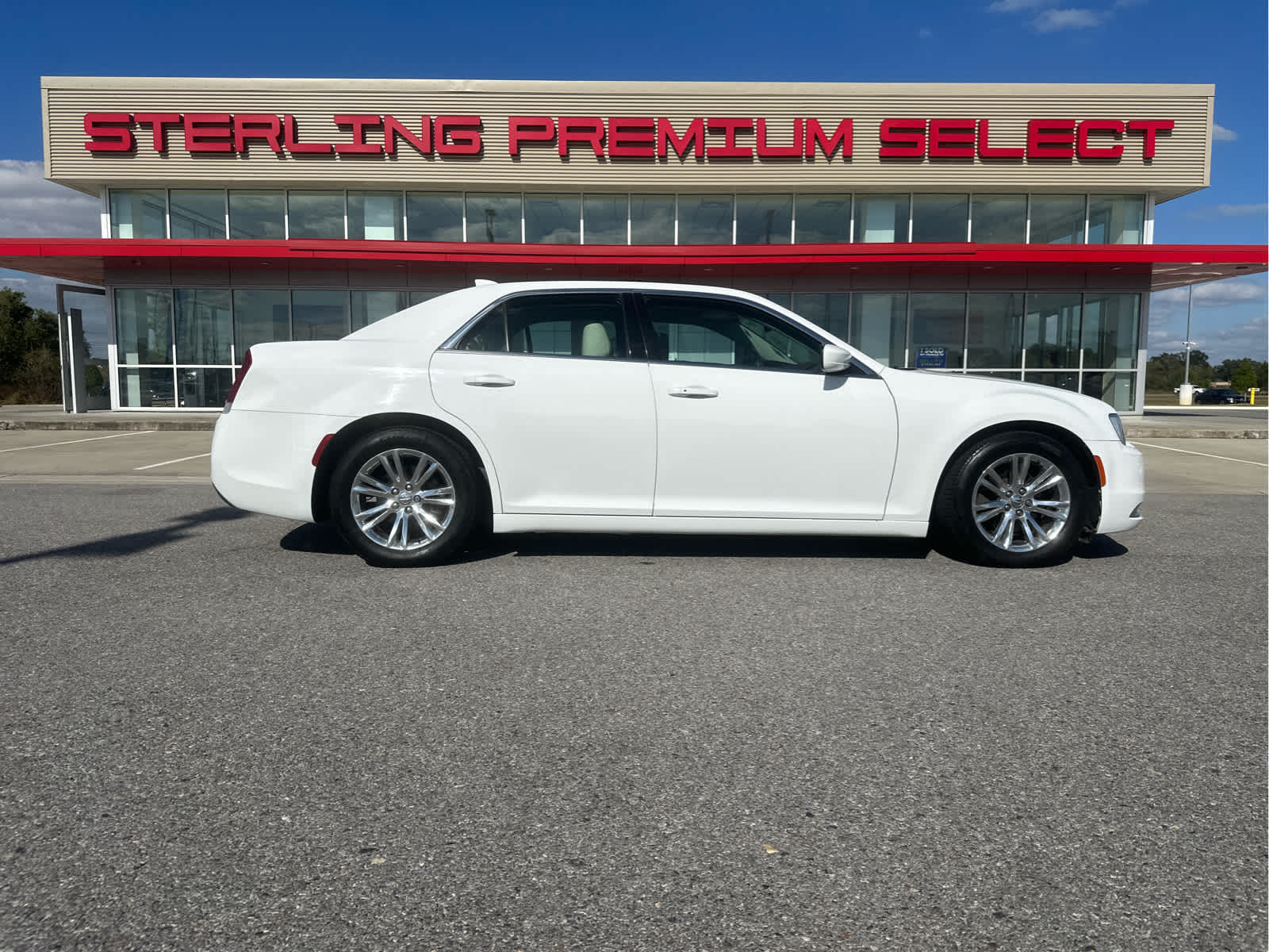 2017 Chrysler 300 Limited's photo