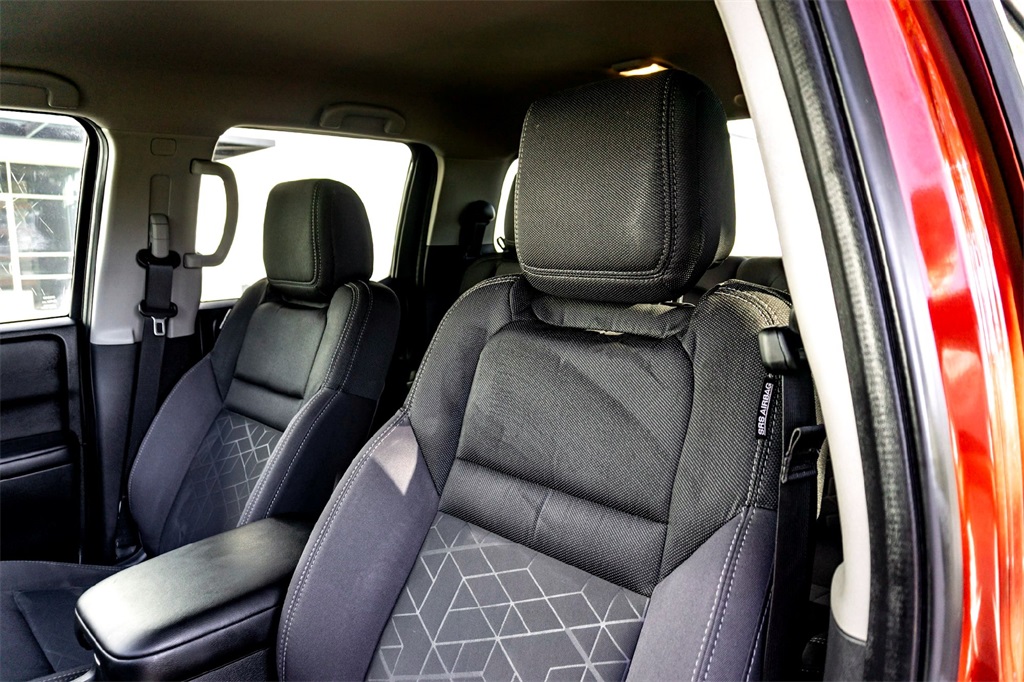2025 Nissan Frontier SV photo 13