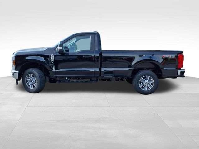 2025 Ford F-350 XLT photo 3