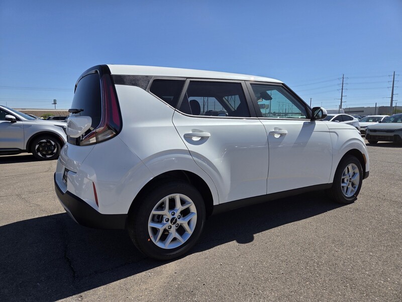 2025 Kia Soul LX S photo 2
