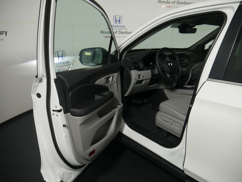 2025 Honda Ridgeline RTL photo 8