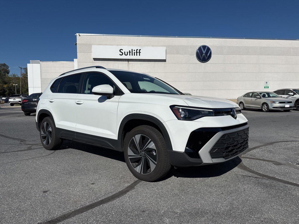 2025 Volkswagen Taos SE's photo