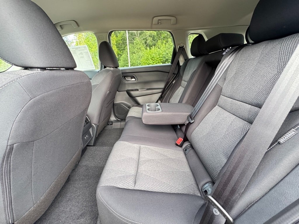 2026 Nissan Rogue SV photo 14