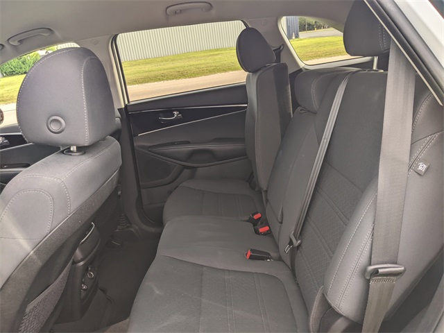 2019 Kia Sorento LX photo 9