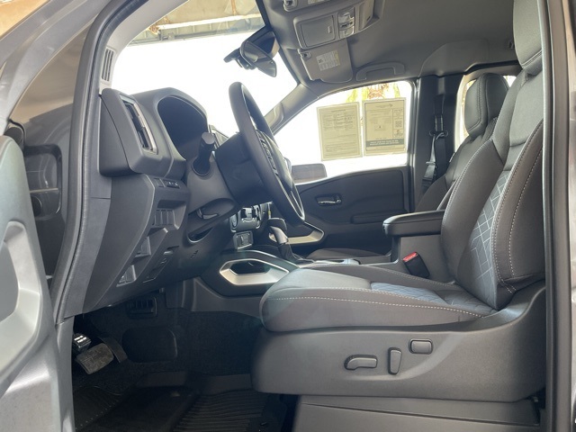 2025 Nissan Frontier SV photo 15