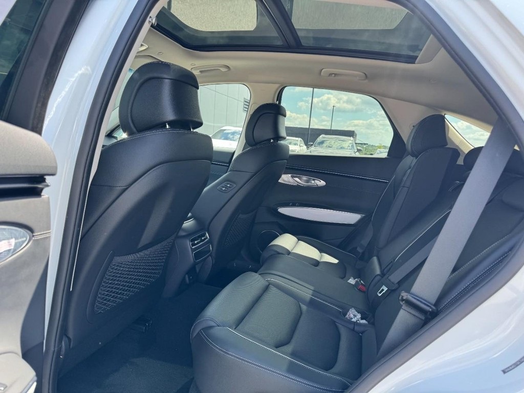 2026 Genesis GV70 2.5T Advanced photo 5