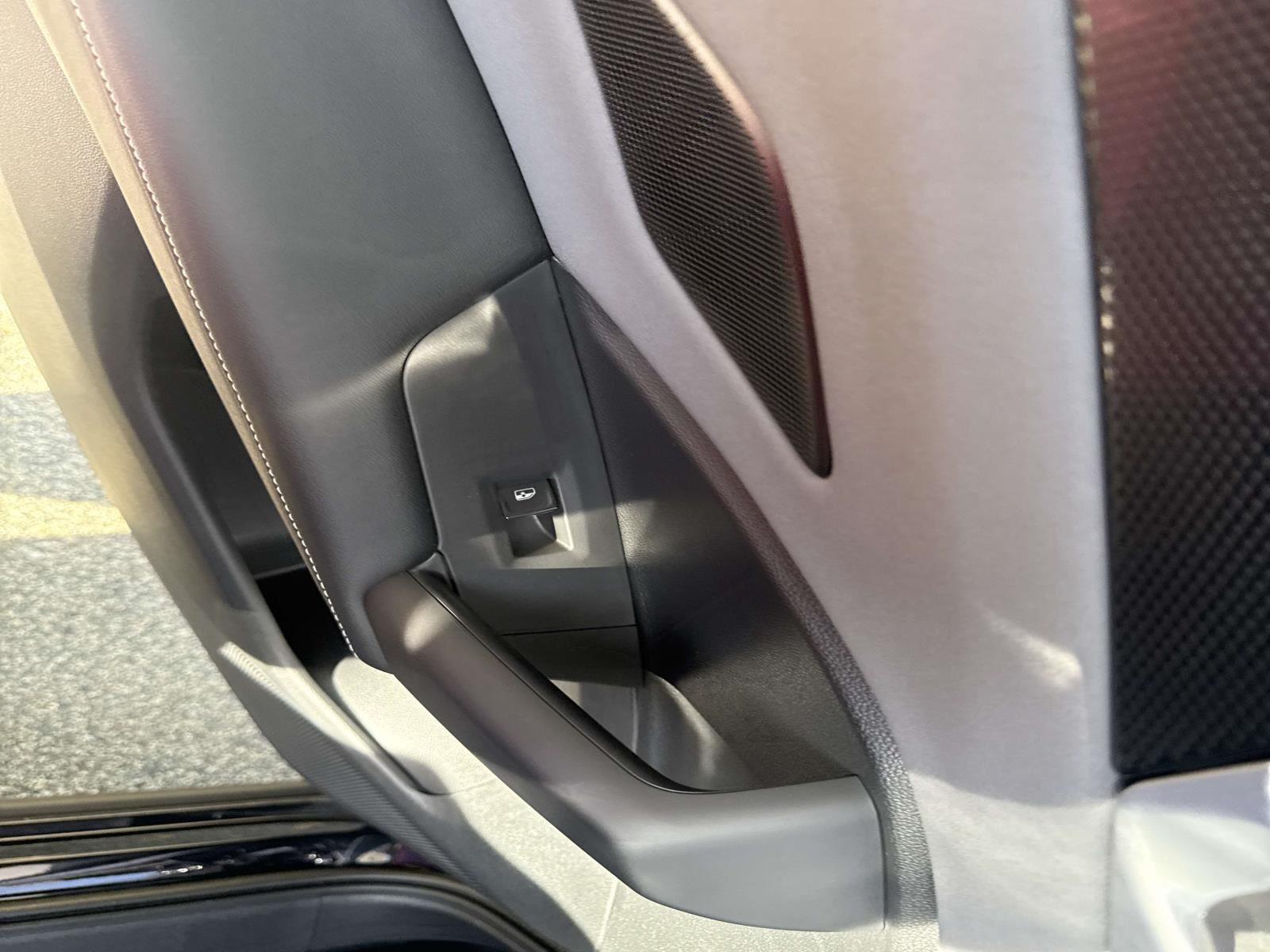 2025 Volkswagen Tiguan SE photo 3