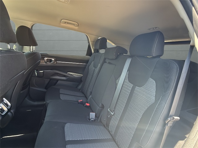 2023 Kia Sorento LX photo 16