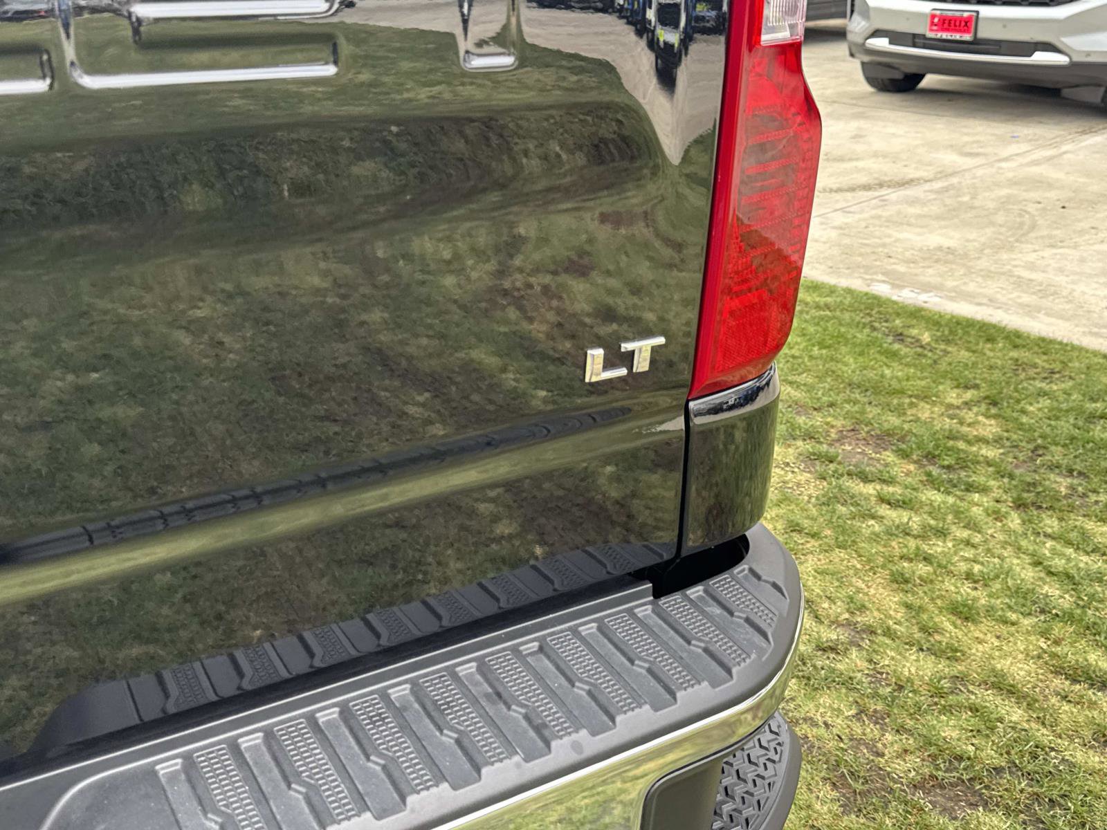 2025 Chevrolet Silverado 1500 LT photo 7