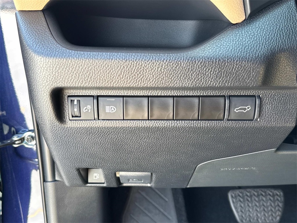 2024 Toyota RAV4 Hybrid XLE Premium photo 16