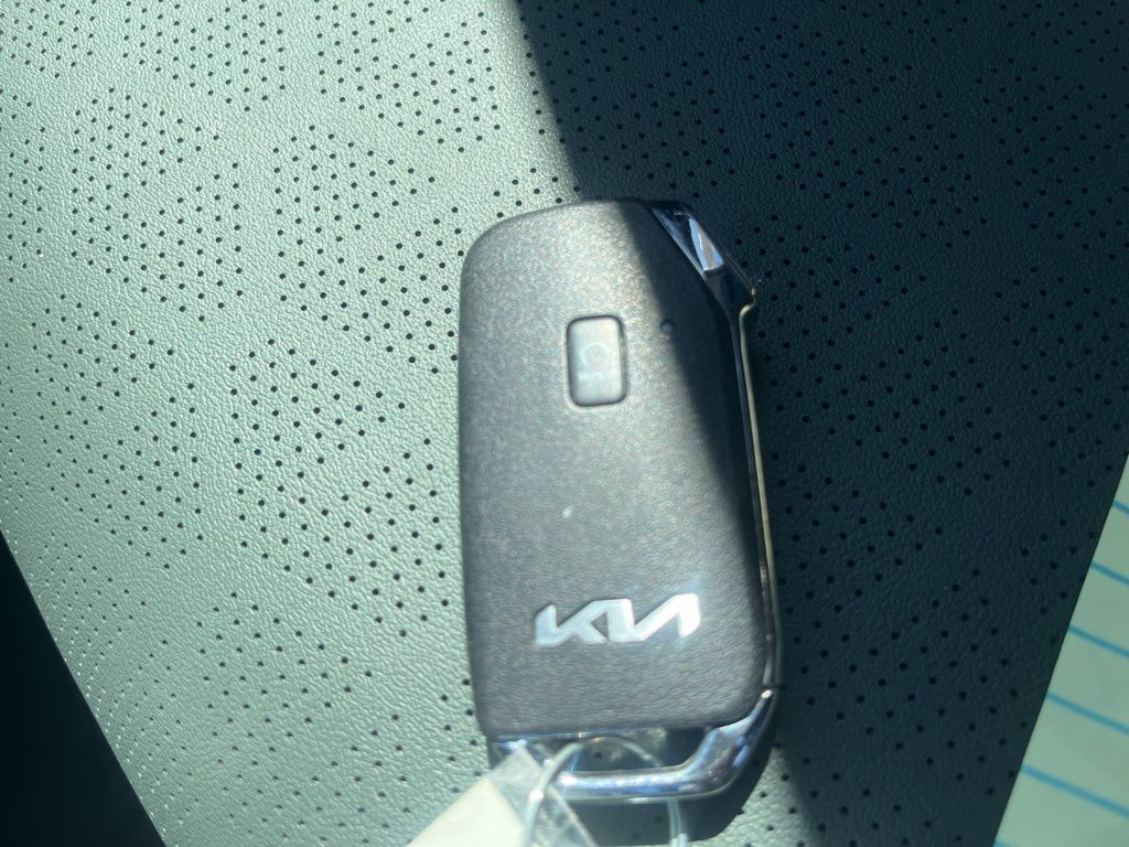 2024 Kia Seltos SX photo 16