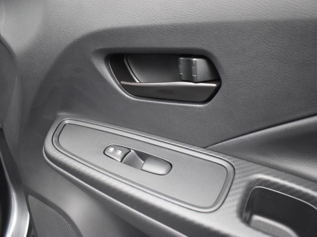 2025 Nissan Versa 1.6 S photo 19