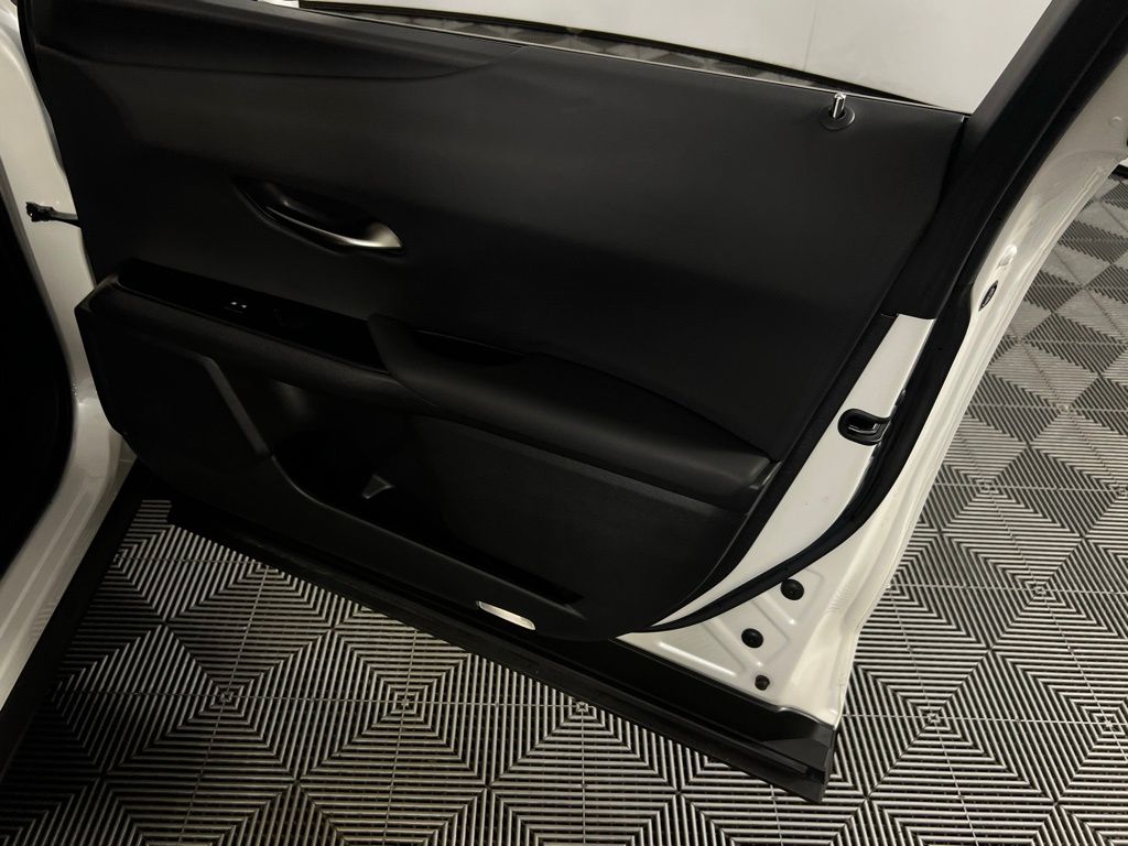 2021 Lexus UX 250h photo 30