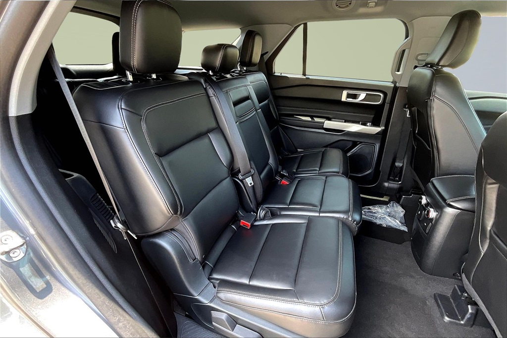 2023 Ford Explorer XLT photo 26