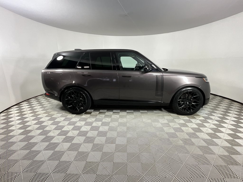 2023 Land Rover Range Rover SE photo 4