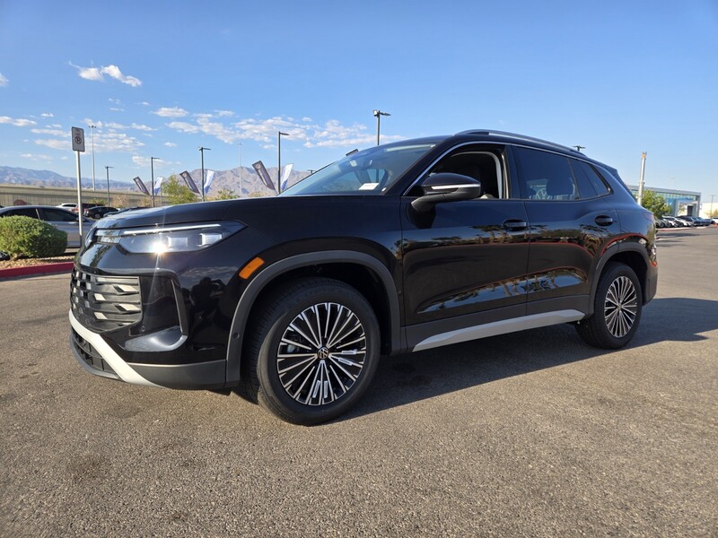 2025 Volkswagen Tiguan S photo 2