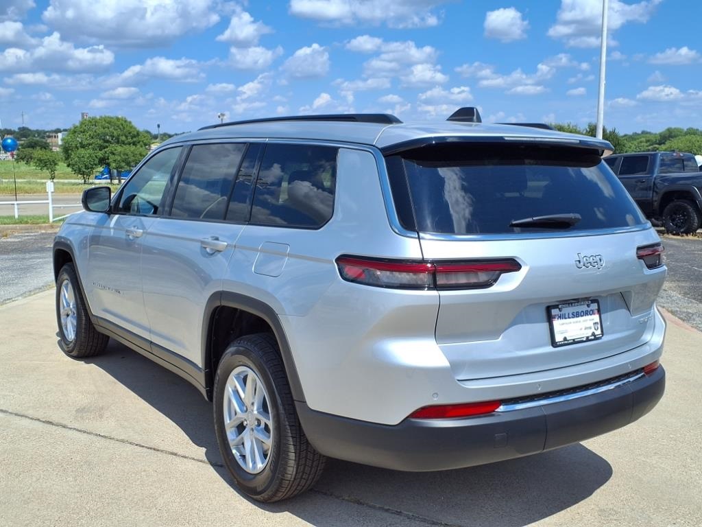 2025 Jeep Grand Cherokee Laredo X photo 3