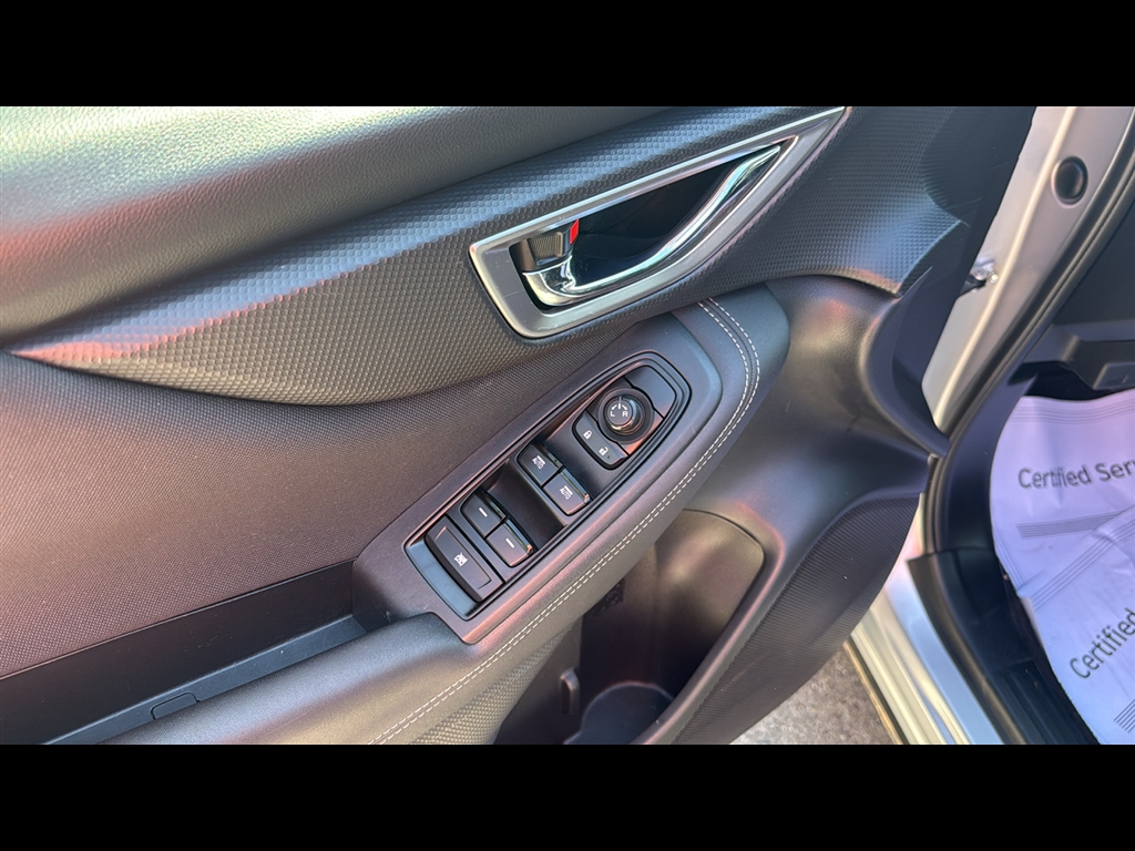 2023 Subaru Forester Premium photo 6