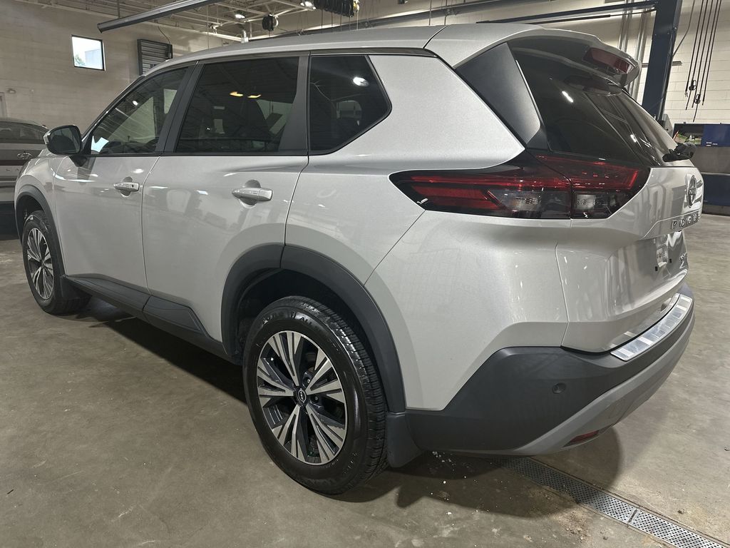 2022 Nissan Rogue SV photo 4
