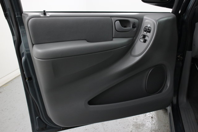 2007 Chrysler Town & Country LX photo 12