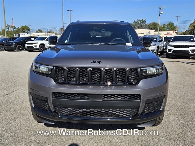 2025 Jeep Grand Cherokee Altitude X photo 2