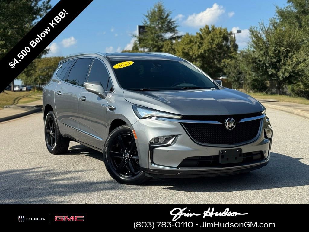 2023 Buick Enclave Essence's photo