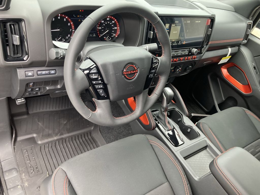 2025 Nissan Frontier Crew Cab PRO-4X photo 11