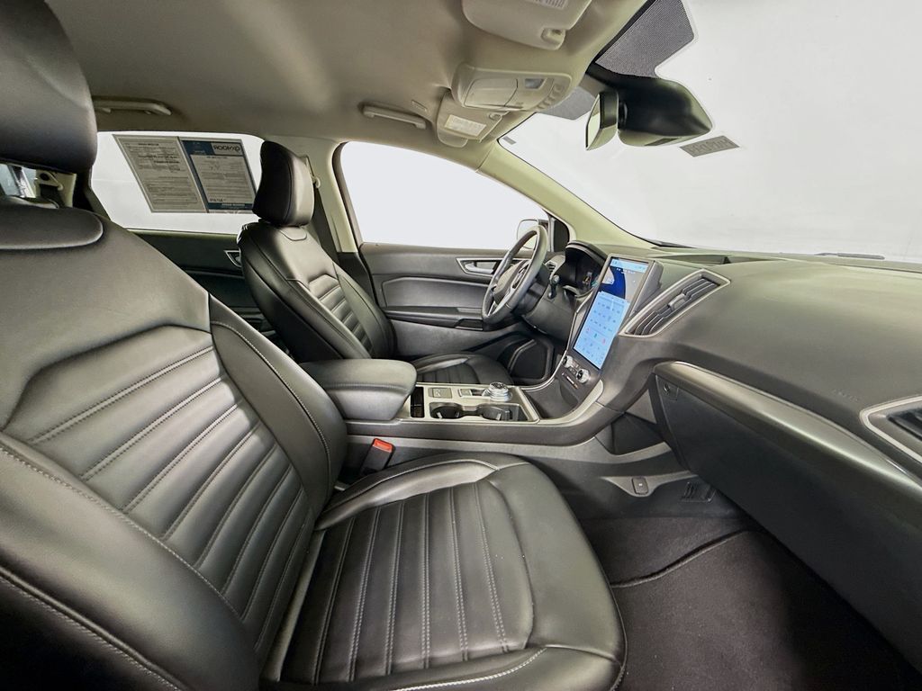 2022 Ford Edge SEL photo 26