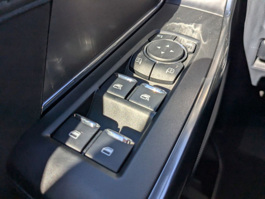 2025 Ford F-150 Platinum photo 22