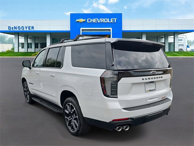 2025 Chevrolet Suburban RST photo 6