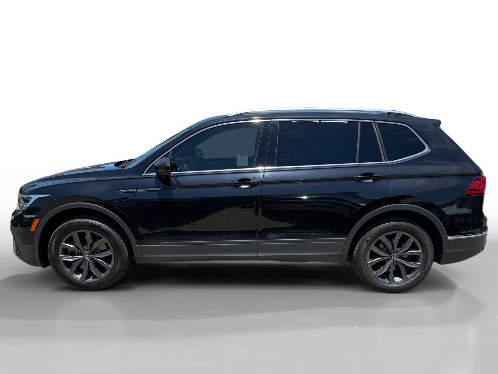 2022 Volkswagen Tiguan SE photo 2