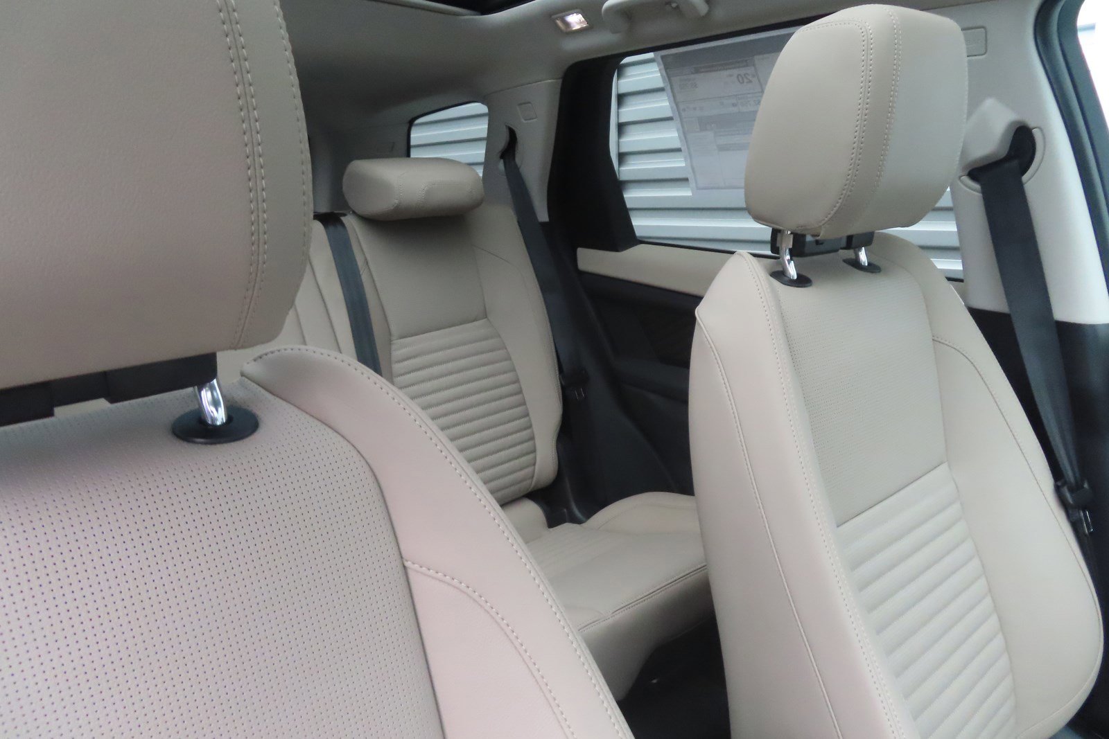 2023 Land Rover Discovery Sport S photo 4