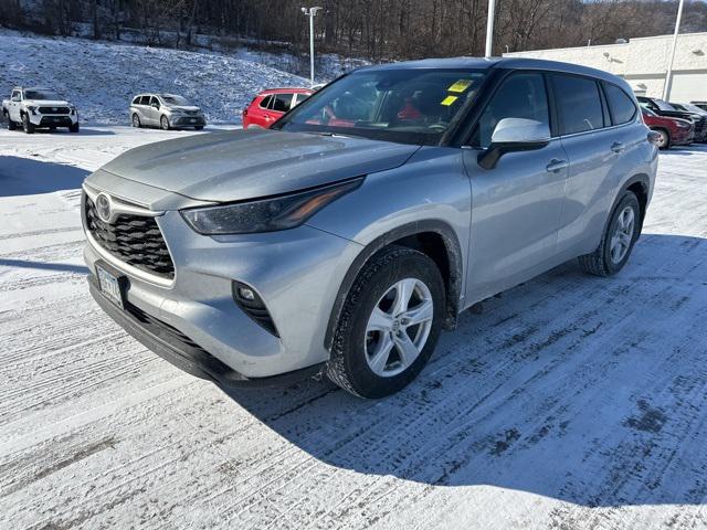 2024 Toyota Highlander LE photo 4