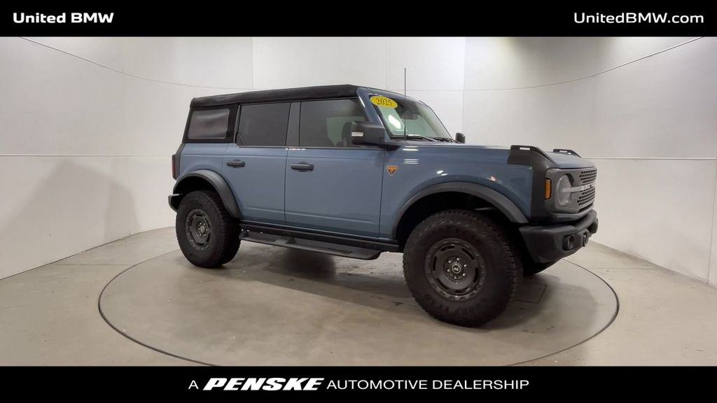 2025 Ford Bronco Badlands photo 2