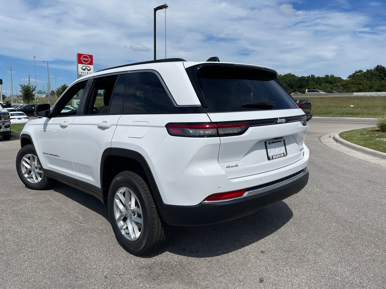 2025 Jeep Grand Cherokee Laredo X photo 5