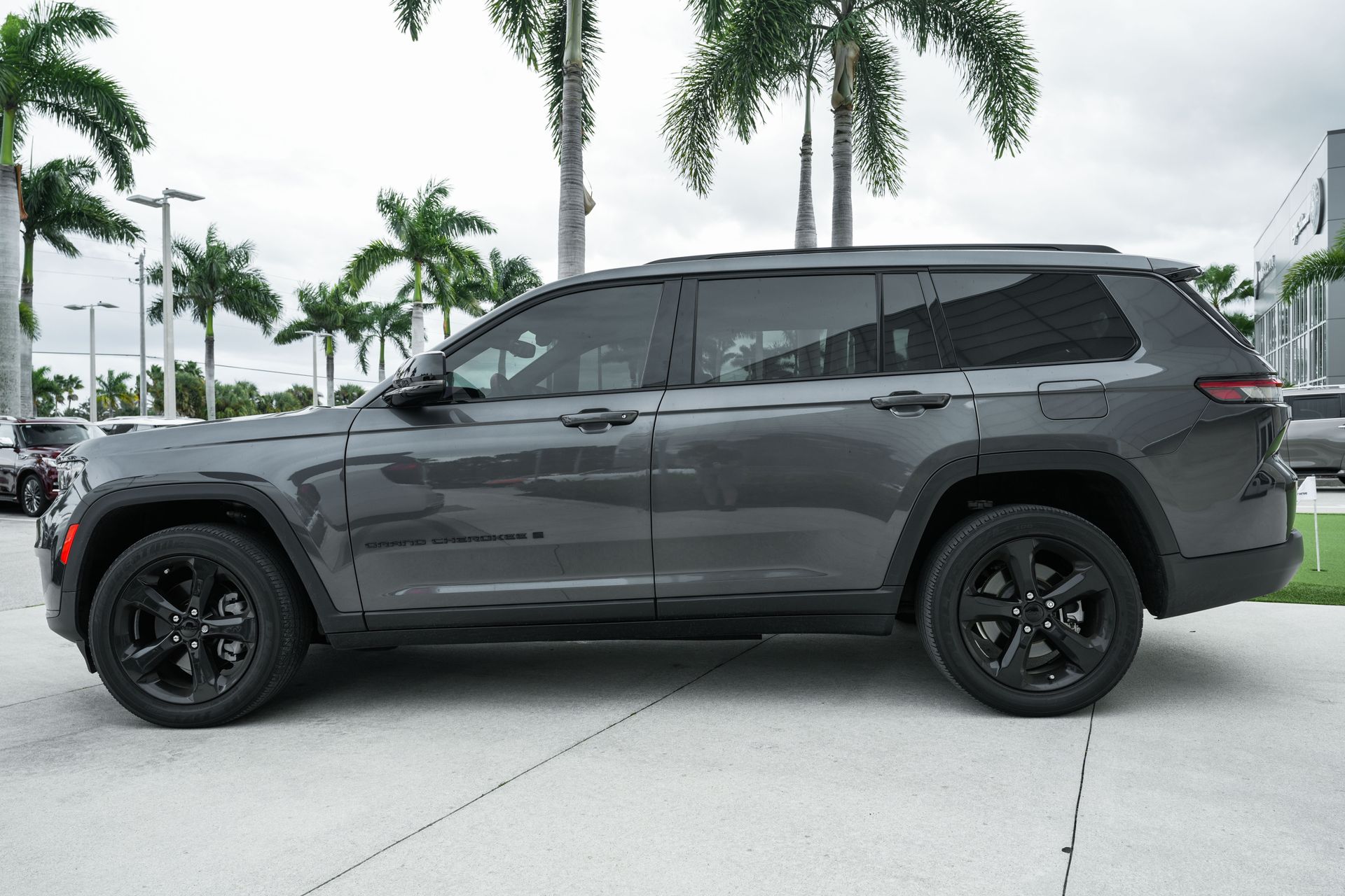 2021 Jeep Grand Cherokee Altitude photo 4
