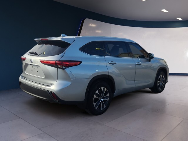 2022 Toyota Highlander XLE photo 5