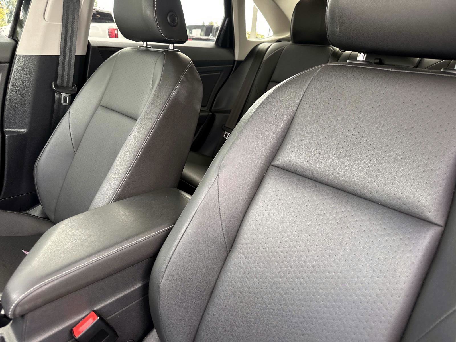 2019 Volkswagen Jetta SEL photo 16