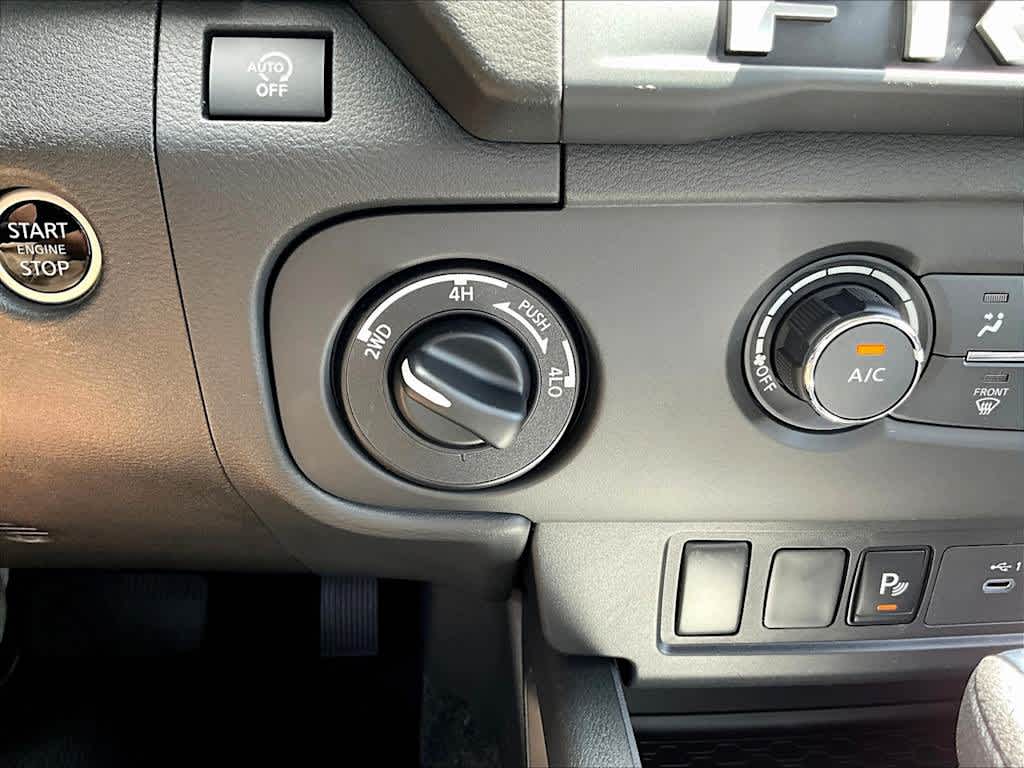 2025 Nissan Frontier SV photo 25