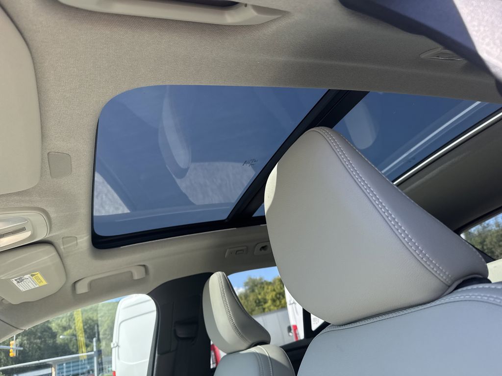 2025 Volvo XC40 Plus photo 9