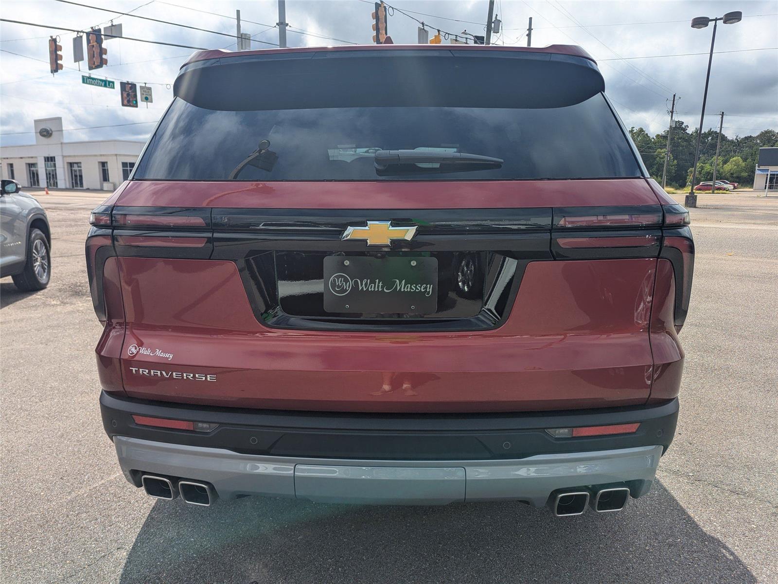 2025 Chevrolet Traverse photo 2