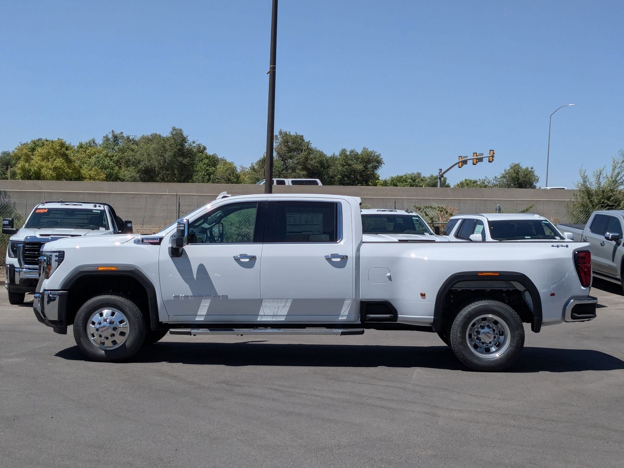 2025 Gmc Sierra 3500 HD SLT photo 2
