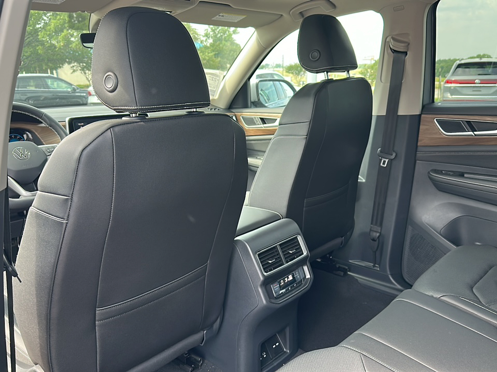 2025 Volkswagen Atlas SE Technology photo 4